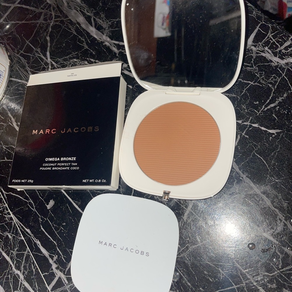 Marc Jacobs omega coconut bronzer